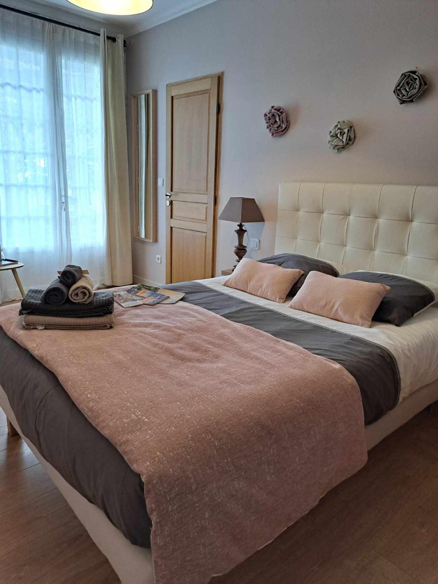Bed and Breakfast A L'Ombre De La Treille -Proche Saint-Emilion Экстерьер фото